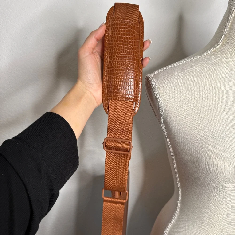 BEIS Croc Embossed Flat Travel Bag Brown Tan Adjustable Strap - Picture 7 of 9